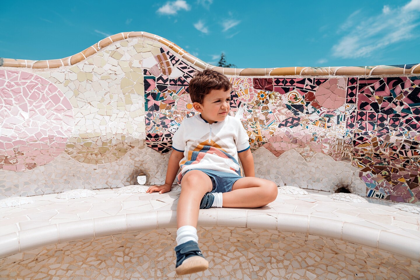 פארק גואל (Park Güell) בברצלונה הוא מקום נהדר לבקר בו עם ילדים בכל גיל.