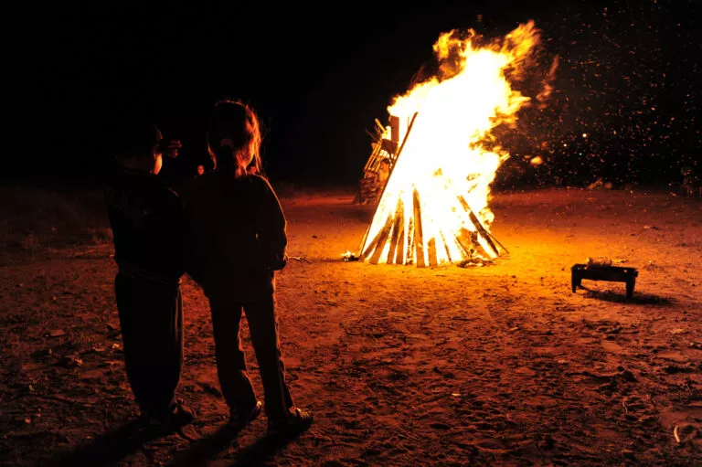 Israeli,Youth,Celebrate,By,A,Bonfire,The,Jewish,Holiday,Of