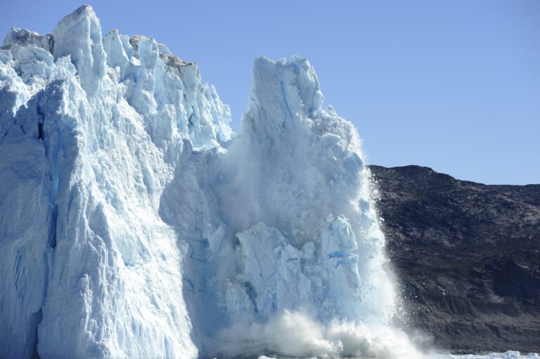 Glacier,From,The,Greenlandic,Ice,Sheet,Melting,And,Droopping,Icebergs